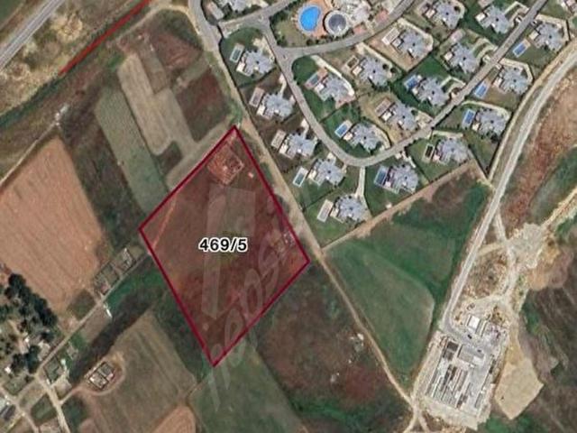 BÜYÜKÇEKMECE MERKEZDE VİLLALARA KOMŞU SATILIK ARSA