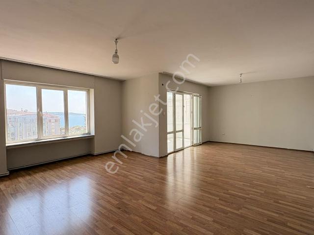 Büyükçekmece Mimarobada Butik Site İçinde 3+1 Kiralık Daire