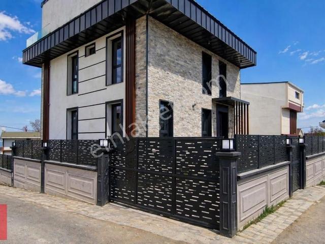 Büyükçekmece Mimarona Da Müstakil Havuzlu Villa