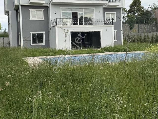 Büyükçekmece Tepekent Sitesinde Kiralık Müstakil Villa