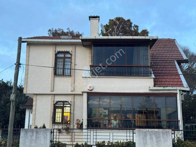 Büyükçekmece Yenimahallede Satılık 3+1 Deniz Manzaralı Villa