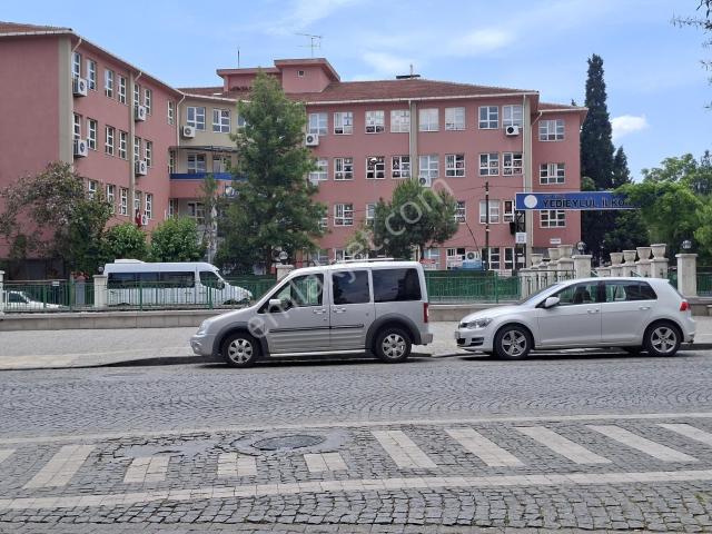 Büyükşehir Belediyenin Altı, 3+1,130m2, Yedieylül Okulu Karşında
