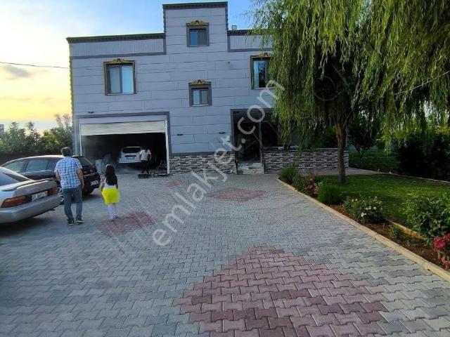 Büyükakziyarette 1600 M2 Arsa Üzerine Kurulu Masrafsız Villa