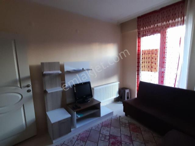 Büyükdere Kanaryaşarmaşıgı Sokak 1+1 Eşyalı Daire
