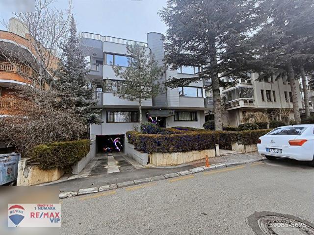 Büyükesatta Kapalı Garajlı, 185 m 4+1 Daire Merkezi Konumda