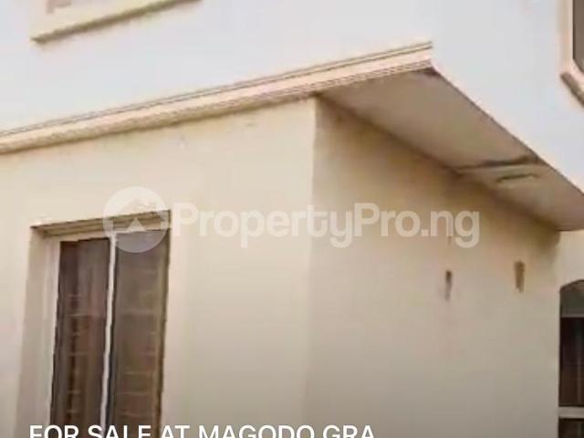 Buy 3 Units Of 4 Bedroom Town House in Magodo GRA Phase 2, Kosofe/Ikosi Lagos 7MDNR | PropertyPro Nigeria
