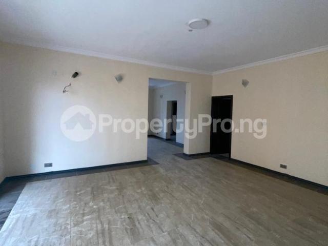 Buy 3 Bedroom Flat With Bq in Alagomeji, Yaba Lagos 8LMJR | PropertyPro Nigeria