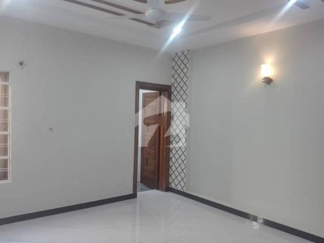 Buy 3200 Square Feet Lower Portion At Highly Affordable Price