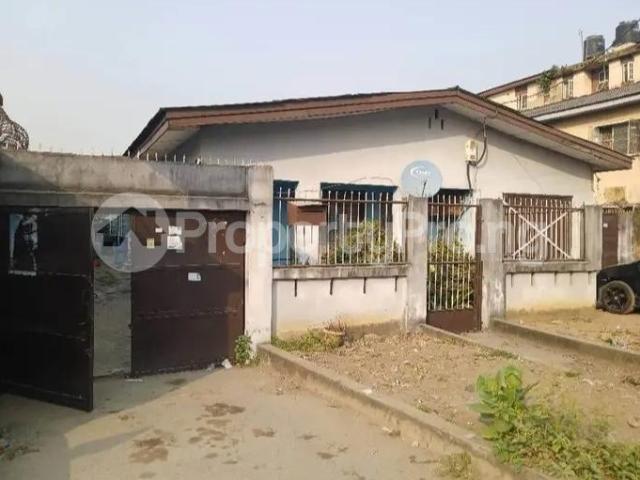 Buy 5 Bedroom Bungalow in Onike, Yaba Lagos 5MKXU | PropertyPro Nigeria