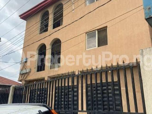 Buy Shop Space in Agege Lagos 2MUBJ | PropertyPro Nigeria