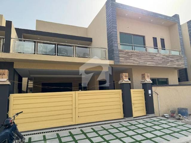 Buy A Centrally Located 300 Square Yards House In Askari 6