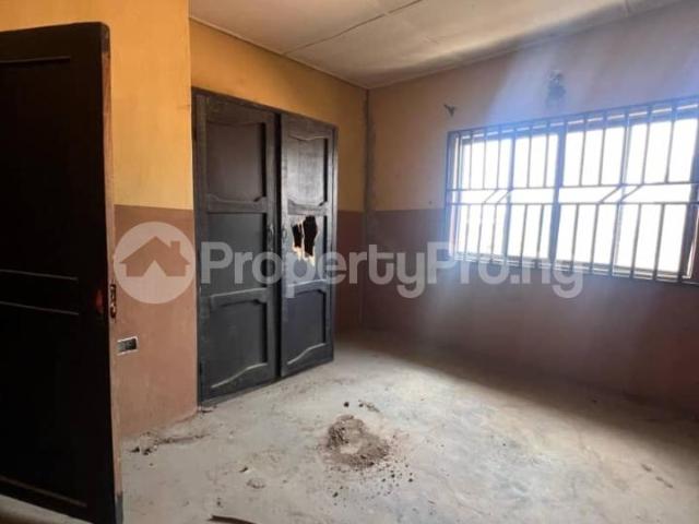 Buy 5 Bedroom Flat in Oluyole Estate, Ibadan Oyo 4MTAS | PropertyPro Nigeria