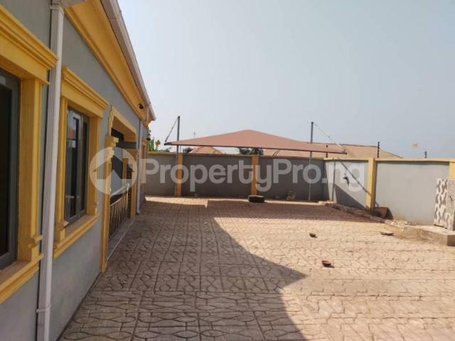 Buy A Classy 3 Bedroom Bungalow in Apata, Ibadan Oyo 1MHXP | PropertyPro Nigeria