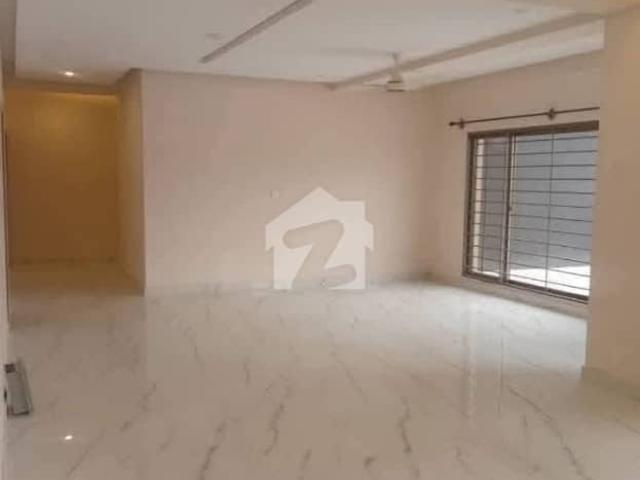 Buy A Flat Of 3000 Square Feet In Askari 6