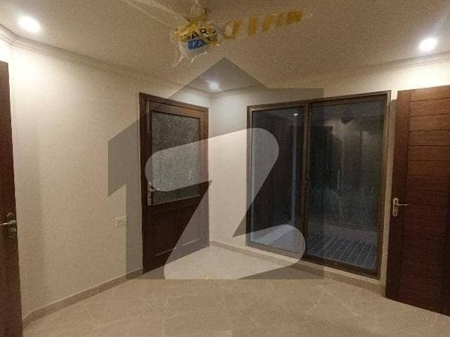 Buy A Prime Location 1800 Square Feet Flat For Rent In Gulberg Greens Block C