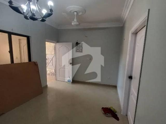Buy A Prime Location Flat Of 950 Square Feet In Tauheed Commercial Area
