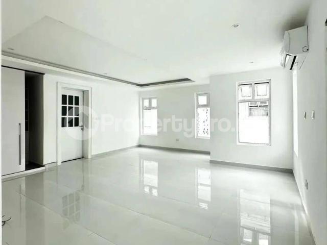 Buy King Size 5 Bedroom Fully Detached Duplex in Banana Island, Ikoyi Lagos 1LWBH | PropertyPro Nigeria