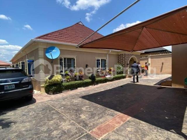 Buy Standard 3 Bedroom Apartment With Furniture in Apete, Ibadan Oyo 4METQ | PropertyPro Nigeria