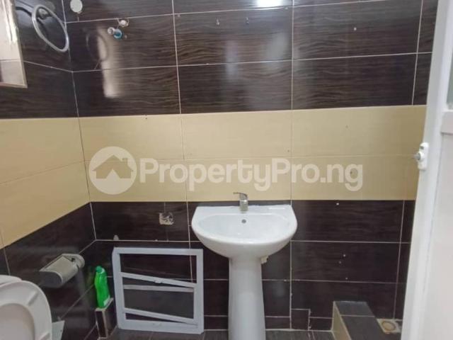 Buy Well Built 15 Bedroom Detached House With Guest Chalet in Victoria Island Lagos 8MHKF | PropertyPro Nigeria