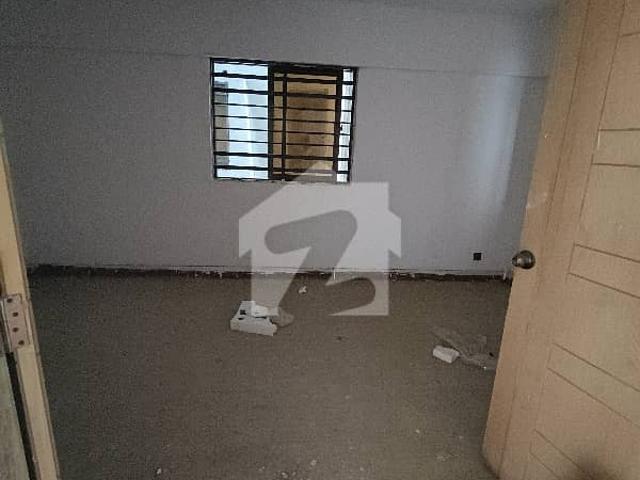 Buy Your Ideal 2200 Square Feet Flat In A Prime Location Of Karachi For Sale