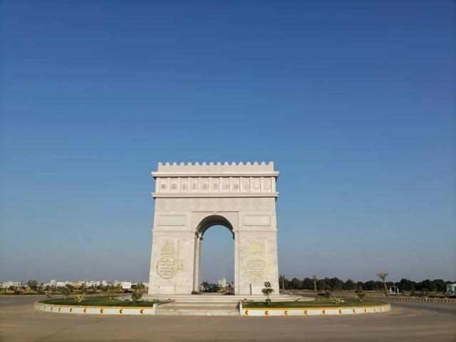 Buying A Near to Park Residential Plot In Multan? DHA Defence ID 90283