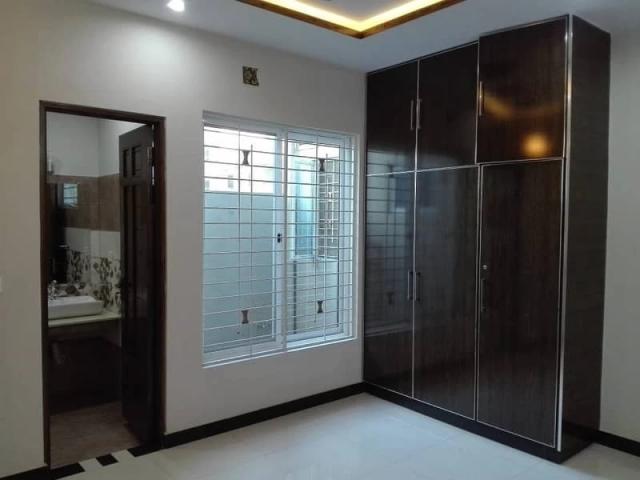 Buying A Prime Location Upper Portion In LDA Avenue Block J? Lahore lda avenue id 81822