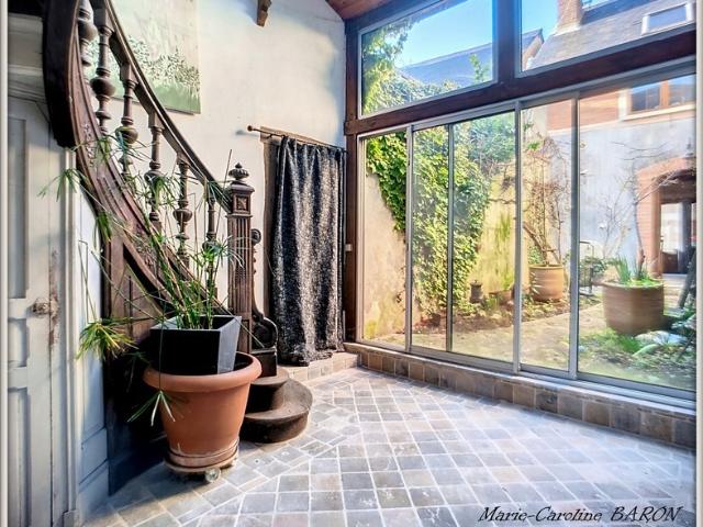 BUZANCAIS 36 maison atypique 3 chambres grandes surfaces