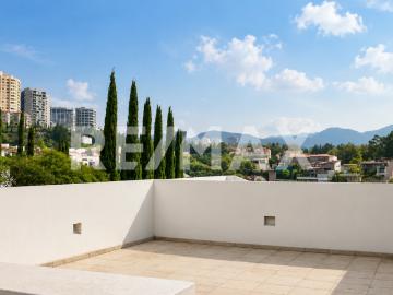 BVM Casa en Renta en Lomas Country Club con amplio jardín, Huixquilucan