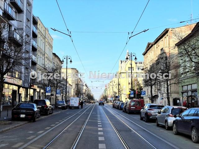 Lokal użytkowy 58 m2 z dużymi witrynami i parkingiem