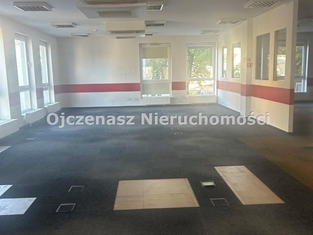 Lokal 60 m2 z możliwością podziału, biurowiec, parking