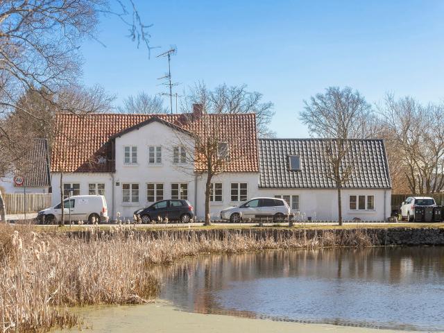 Bygaden 1, Niløse, 4293 Dianalund Centralt beliggende i Niløse – lige overfor gadekæret