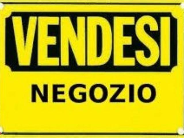 C022. CARPI. LOCALE COMMERCIALE DI 100 MQ CON DUE VETRINE AD USO NEGOZIO