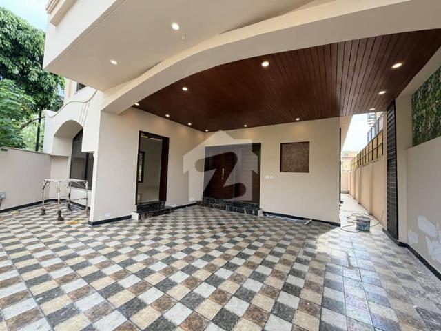 C1 10 Marla Corner House Available For Sale