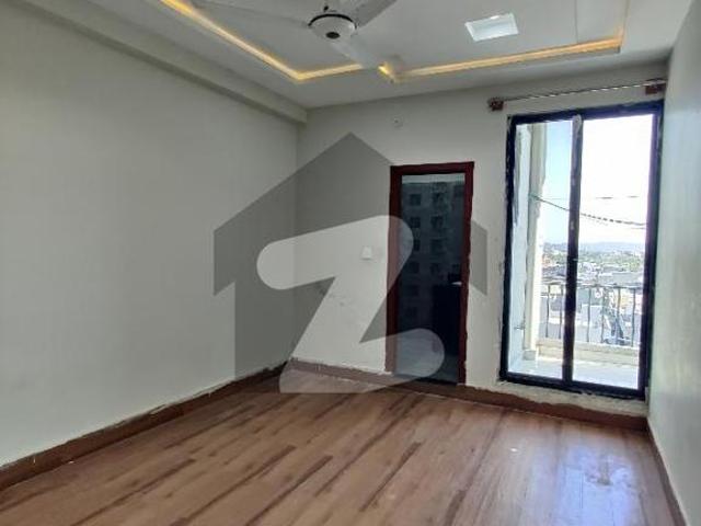 C1 Block Merkaz 2 3 Bed Flat For Rent gass lift all fasilties availbe MPCHS Multi Gardens