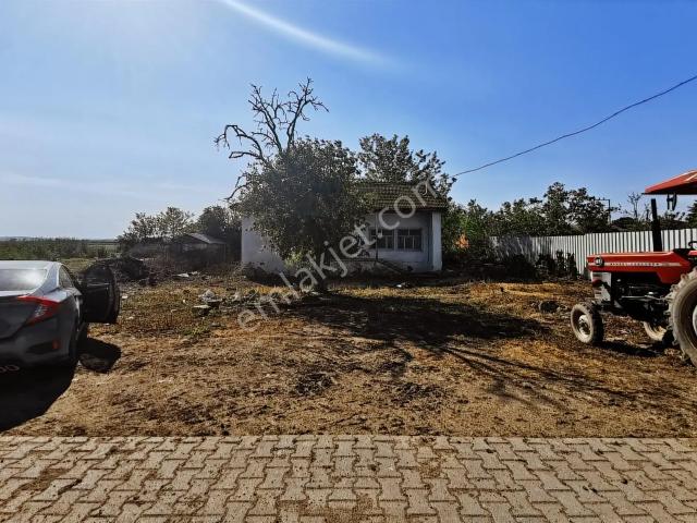 C21 Ewa'dan Yenisarıbey Köyünde 1593 M2 Arsa İçinde Avlulu Ev !
