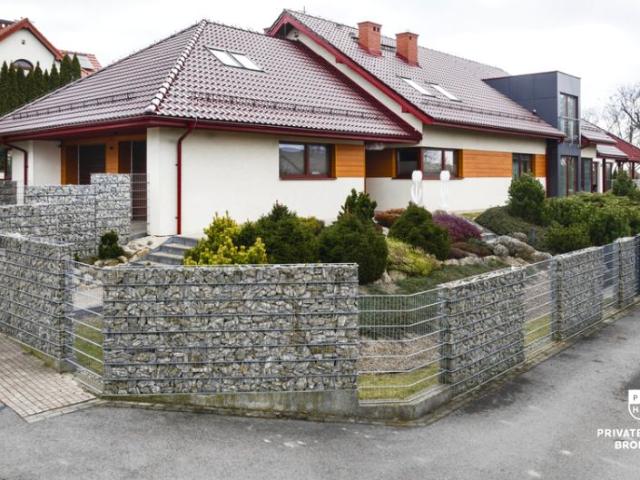 C7 440 m², Węgrzce