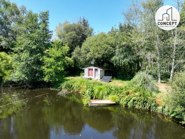 #C742 A vendre Terrain de loisir avec cabane et plan d'eau
