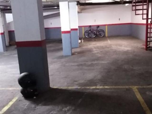 C/ MORALES, 50 PLAZA DE COCHE ALQUILADA A 4 MOTOS