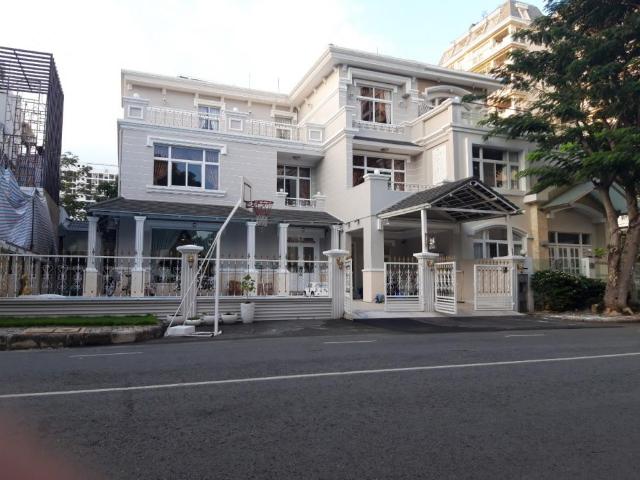 Cần cho thuê gấp biệt thự đơn lập Mỹ Kim Phú Mỹ Hưng, nhà đẹp, dọn vào ở ngay. LH: 0917300 Ms. Hằng