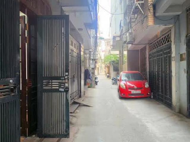 Cần cho thuê nhà riêng 381 Nguyễn Khang, Cầu Giấy 35m x 4T giá 11TR, Ô TÔ ĐỖ GẦN