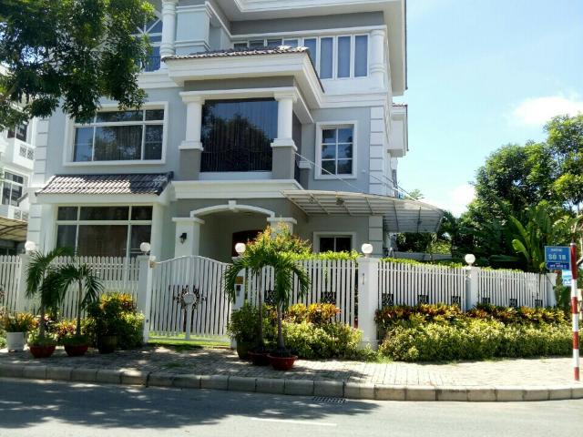 Cần cho thuê nhanh biệt thự có hồ bơi Phú Mỹ Hưng, quận 7, giá rẻ. LH: 0917300