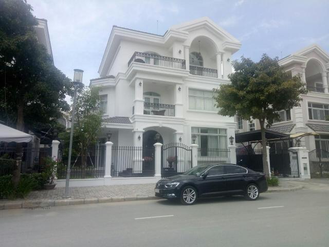 Cần cho thuê nhanh biệt thự PMH, Q7 nhà đẹp, chỉ 23tr/tháng. LH: 0917300 Ms. Hằng