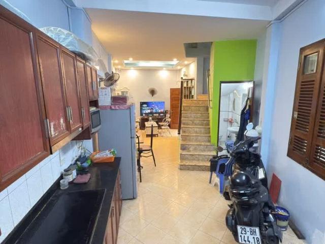 Cần bán nhà 40m x 3 tầng giá 8ty150 cực ngon giá tốt ngõ 296 Minh Khai, HBT