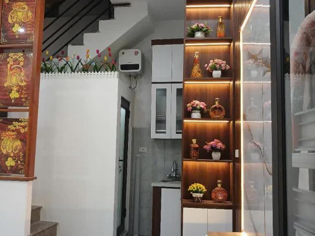 Cần bán nhà 3 tầng đẹp ở luôn Nam Dư, ngõ 3 gác thông thoáng, 2.5 tỷ