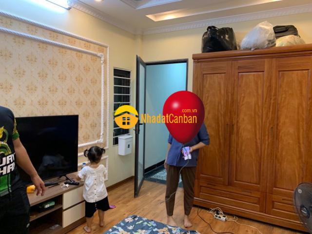 Cần bán nhà trung tâm thạch bàn long biên, 5 bước chân ra chợ lớn