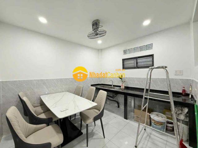 Cần bán nhà gấp nhà hẻm xe hơi phạm văn đồng
