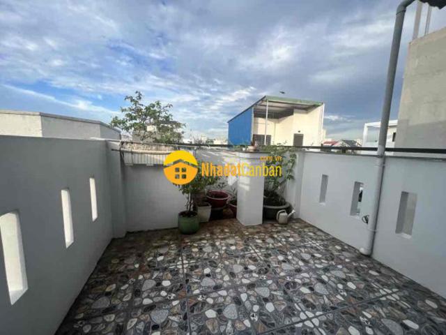 Cần bán nhà hẻm hồ văn tư gần chợ thủ đức