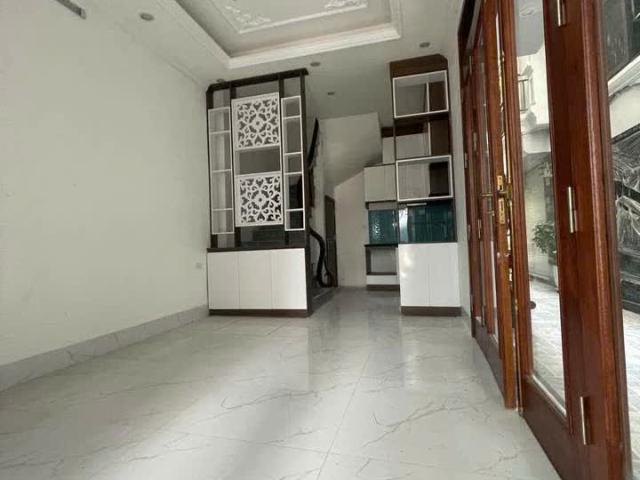 Cần bán nhà mới Nguyễn Văn Cừ, có sân để xe, nhà thoáng, tiện ích đa dạng