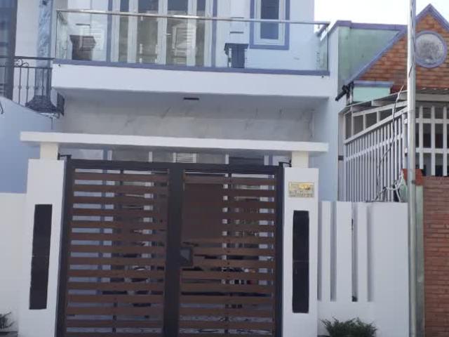 Cần bán nhà mặt tiền 1 trệt 1 lầu đường Văn Lang, phường Rạch Sỏi, TP Rạch Giá, diện tích 5x20m