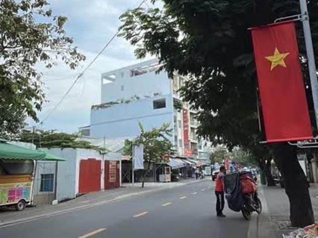 Cần bán nhà mặt tiền 1 Trệt 1 Lầu Quận 7, đã có GPXD 4 Tầng